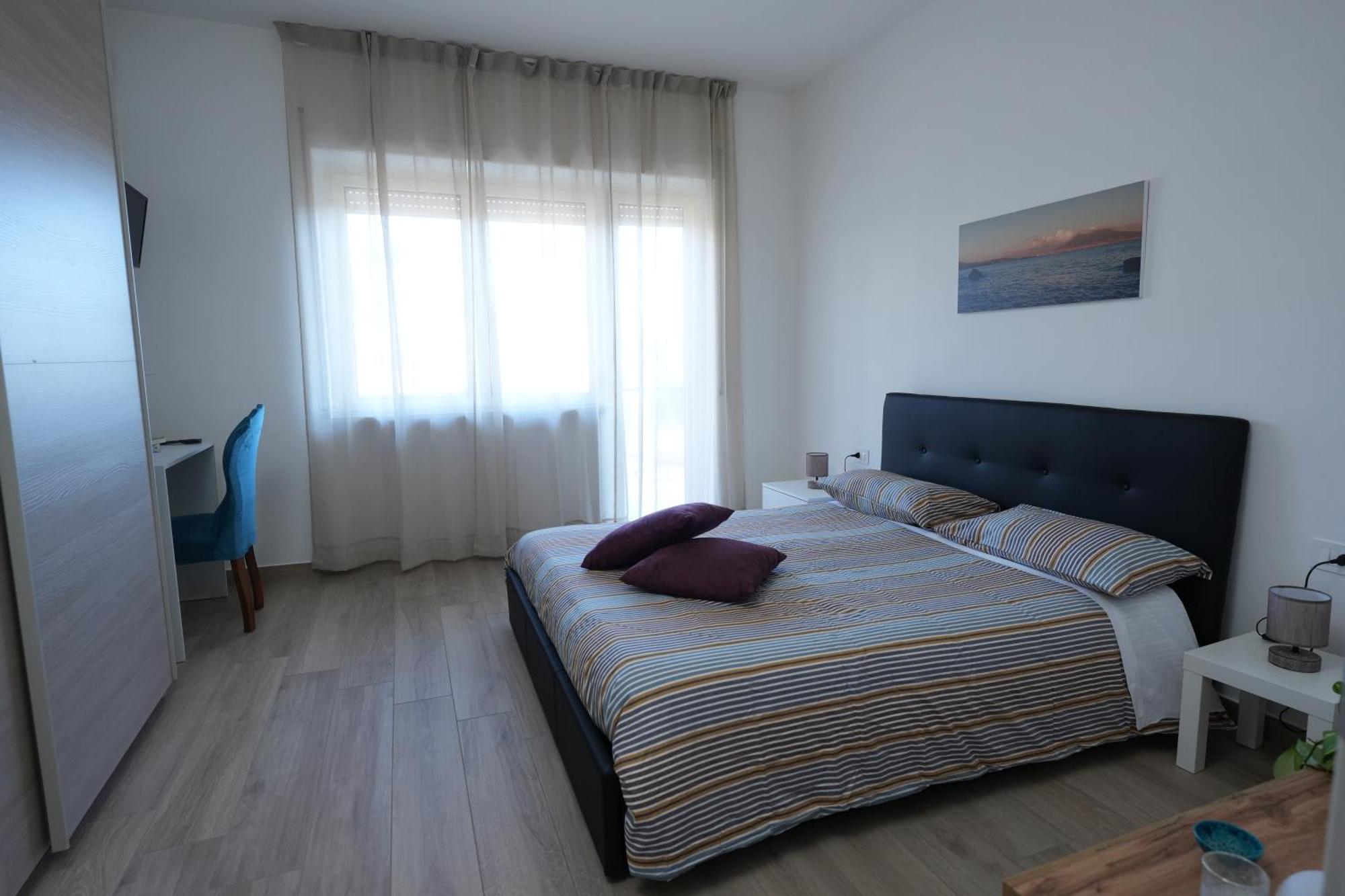 Panorama Vesuvius Affittacamere Guesthouse With Lift Near To Subway In Napoli Center Bagian luar foto