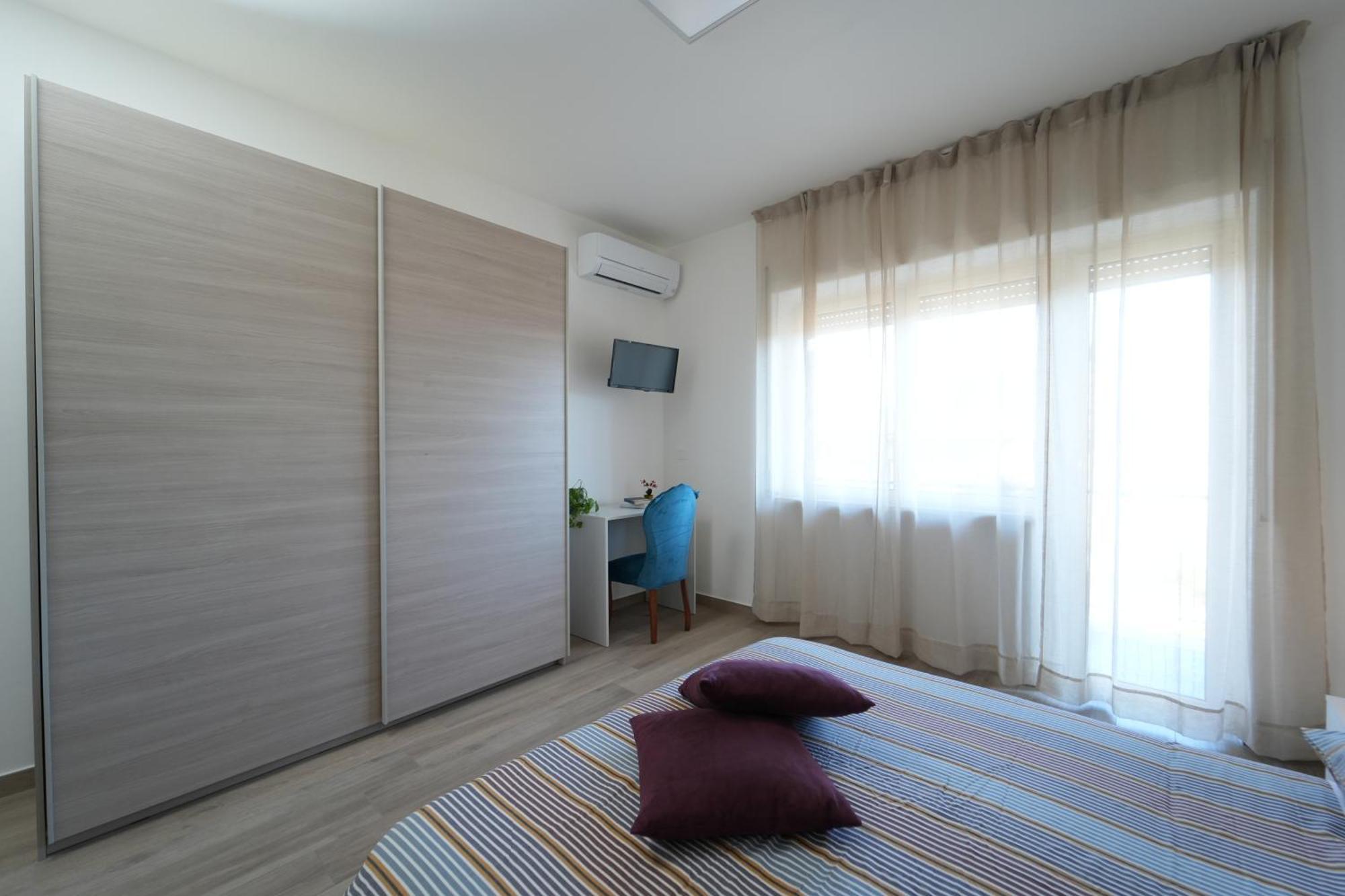 Panorama Vesuvius Affittacamere Guesthouse With Lift Near To Subway In Napoli Center Bagian luar foto
