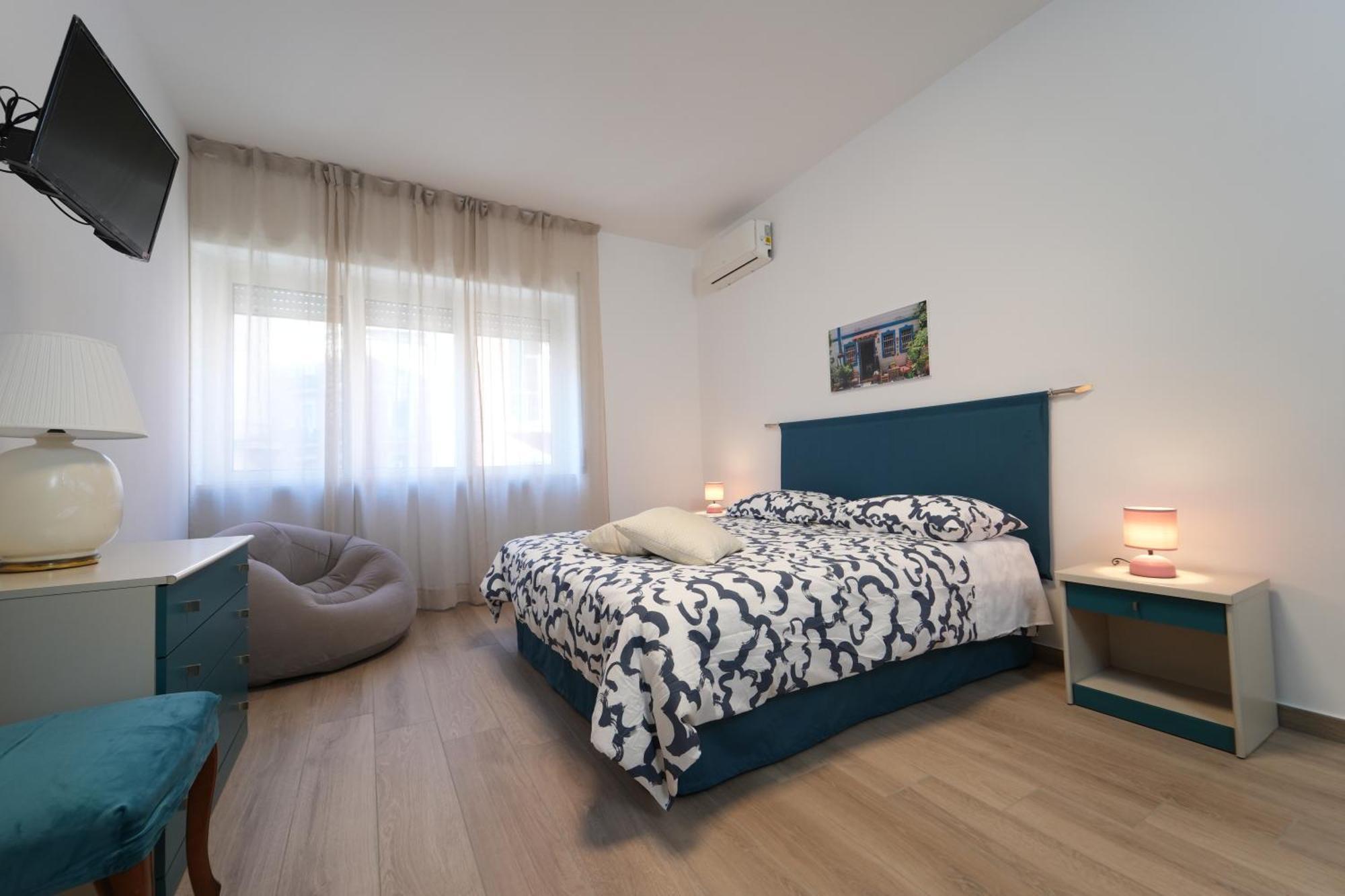 Panorama Vesuvius Affittacamere Guesthouse With Lift Near To Subway In Napoli Center Bagian luar foto