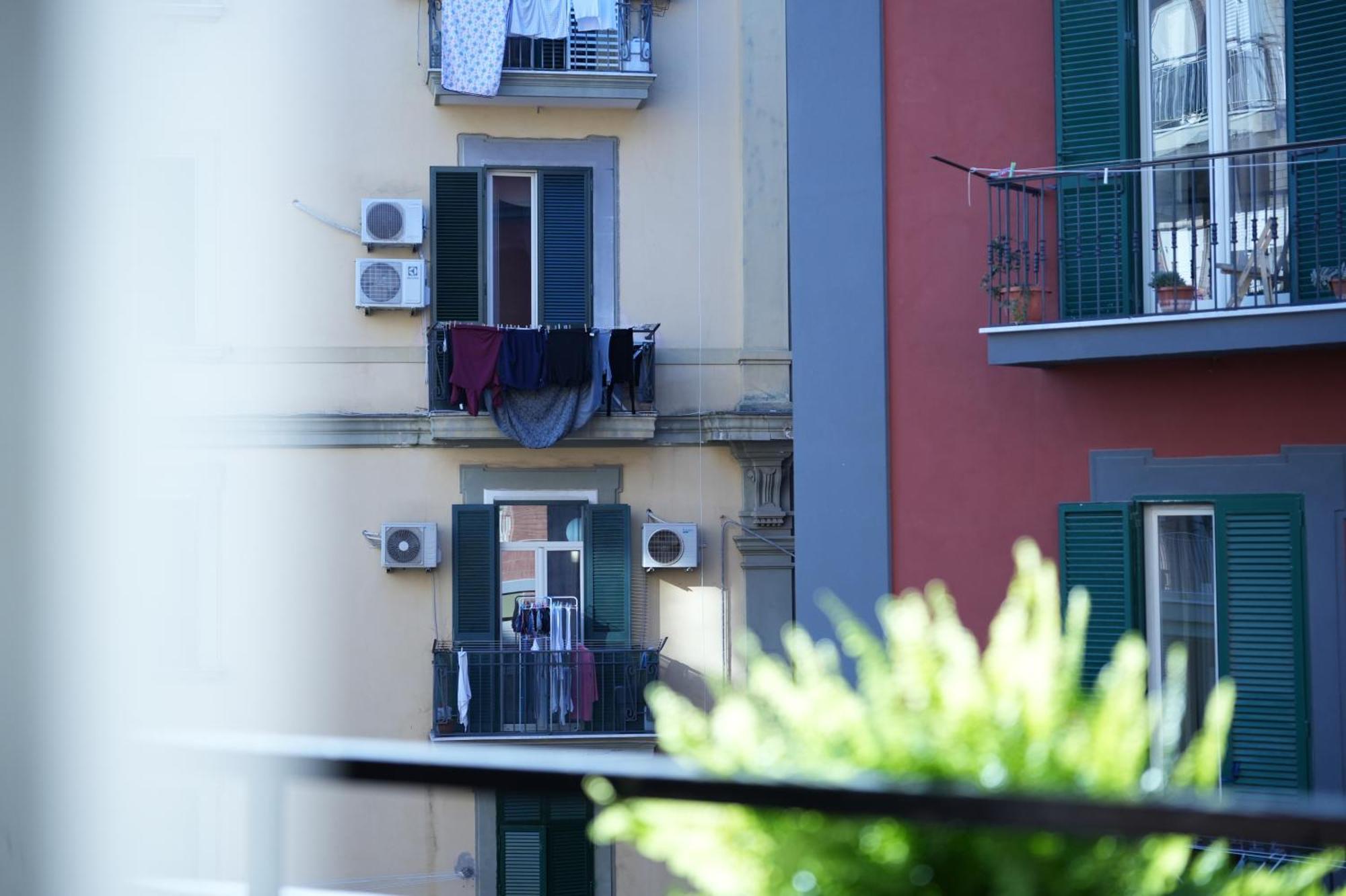 Panorama Vesuvius Affittacamere Guesthouse With Lift Near To Subway In Napoli Center Bagian luar foto