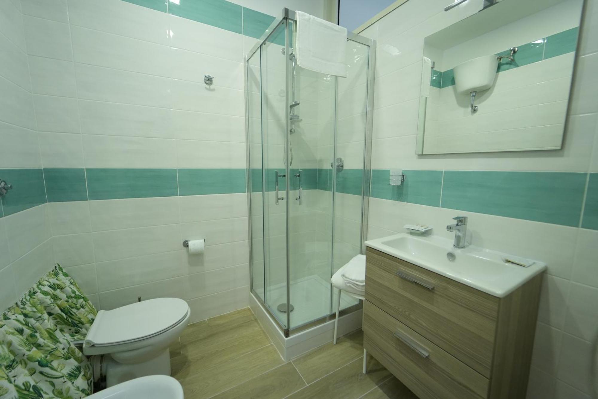 Panorama Vesuvius Affittacamere Guesthouse With Lift Near To Subway In Napoli Center Bagian luar foto