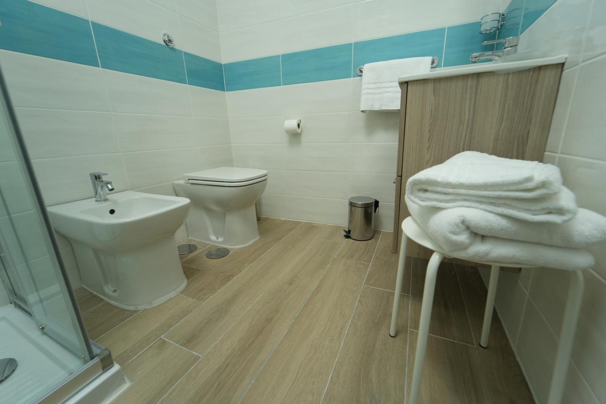 Panorama Vesuvius Affittacamere Guesthouse With Lift Near To Subway In Napoli Center Bagian luar foto